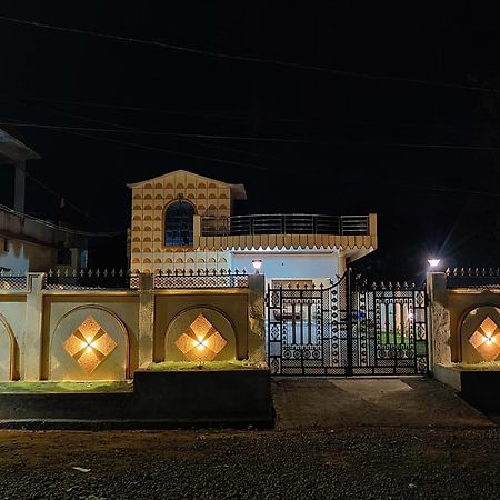 Sangeeta'S Homestay ジャグダルプル エクステリア 写真